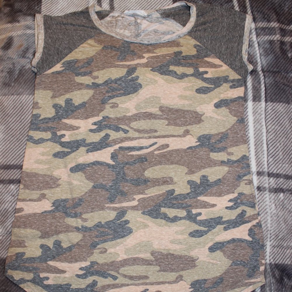 Ladies camo t-shirt